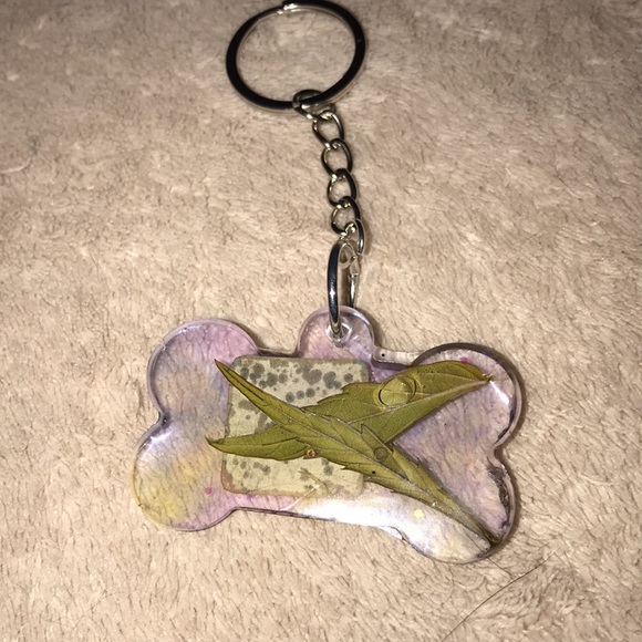 Custom epoxy red eyed TAZ keychain with my favorite leaves bone shape By Me💕 - Picture 2 of 3